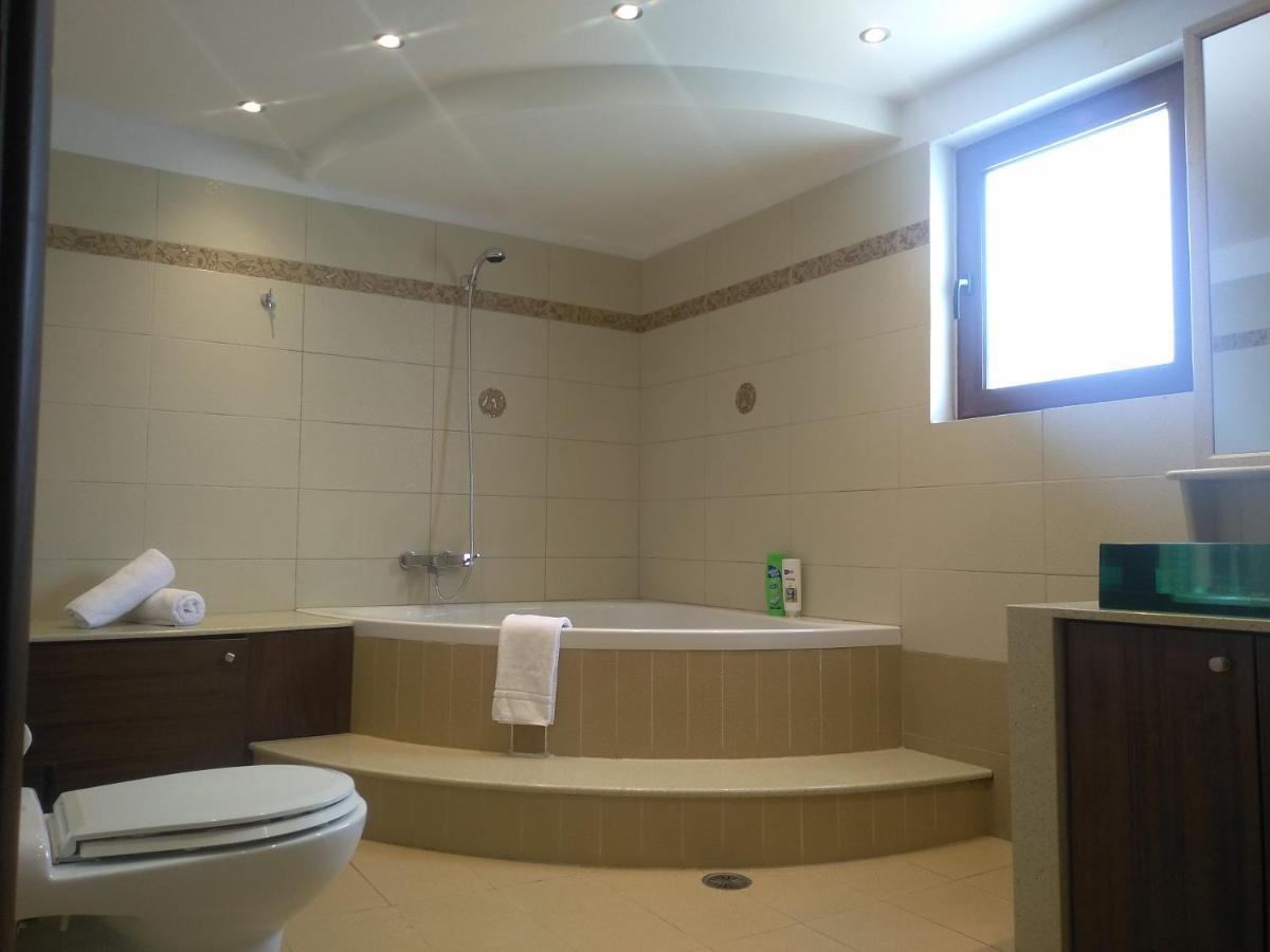 Maia Luxury Pool Villa Afantou Bagian luar foto