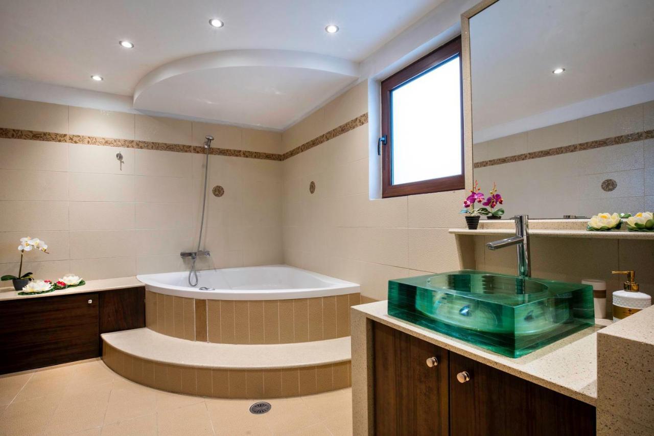 Maia Luxury Pool Villa Afantou Bagian luar foto